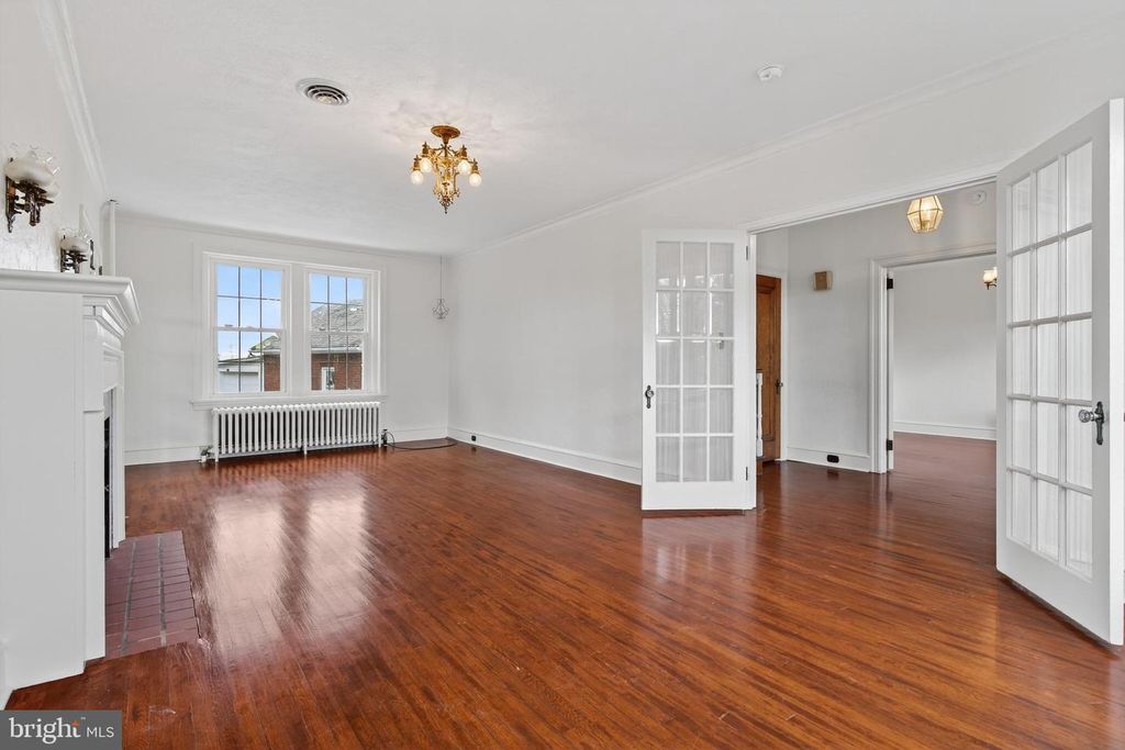 Image 8 of property listing at 379 E MAIN ST, Leola, PA 17540