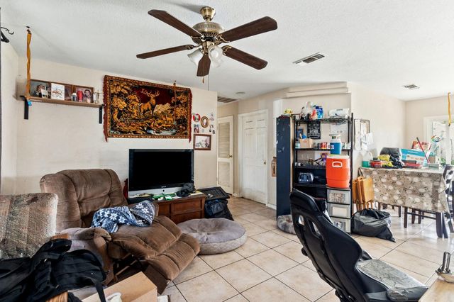 5972 N Haven Dr, North Highlands, CA 95660