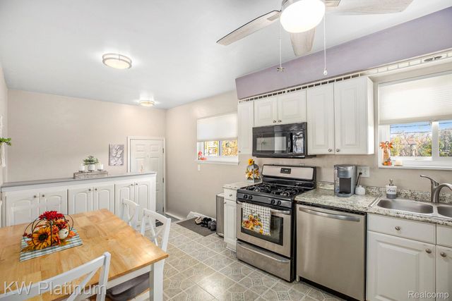 33678 Viceroy Drive, Sterling Heights, MI 48310