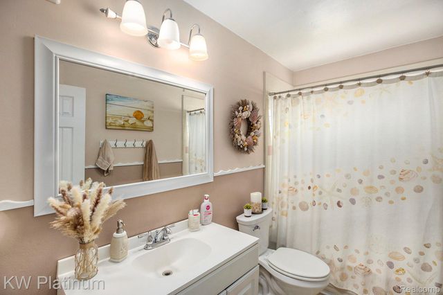 33678 Viceroy Drive, Sterling Heights, MI 48310