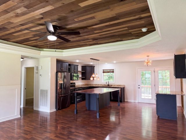 161 Brady Cole Ln, Lafayette, TN 37083