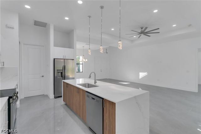 2608 5th ST SW, Lehigh Acres, FL 33976