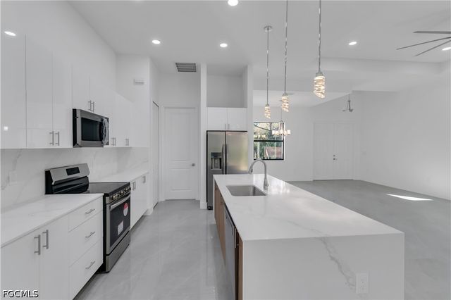2608 5th ST SW, Lehigh Acres, FL 33976