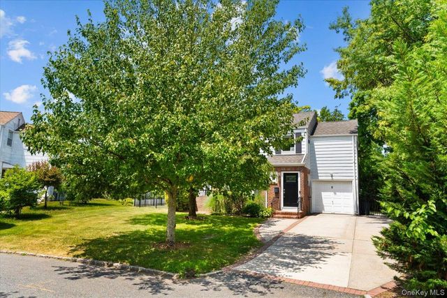 8 Park Circle, Great Neck, NY 11024