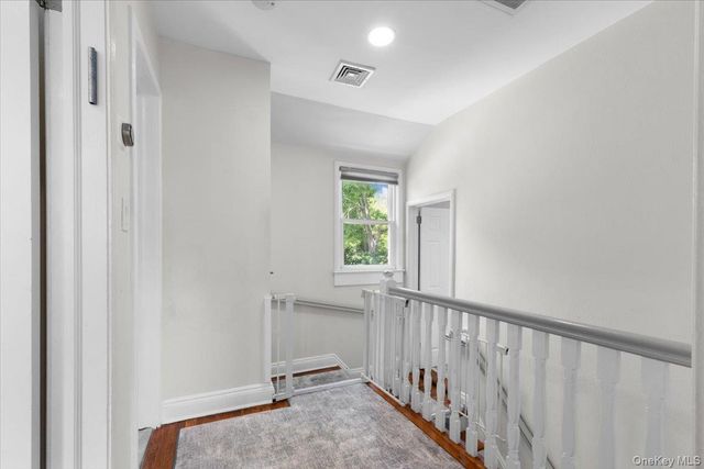 8 Park Circle, Great Neck, NY 11024