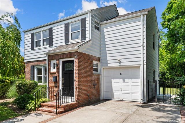 8 Park Circle, Great Neck, NY 11024
