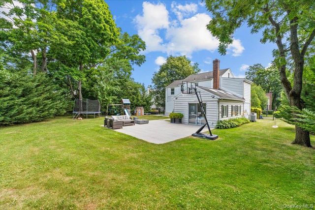8 Park Circle, Great Neck, NY 11024