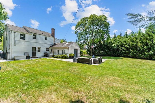 8 Park Circle, Great Neck, NY 11024
