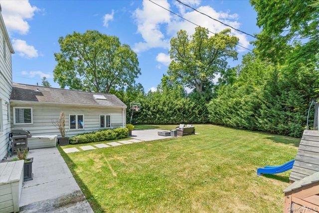 8 Park Circle, Great Neck, NY 11024