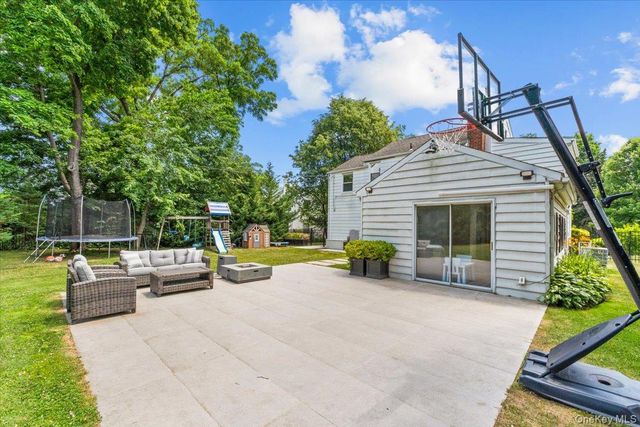 8 Park Circle, Great Neck, NY 11024