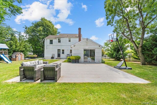 8 Park Circle, Great Neck, NY 11024