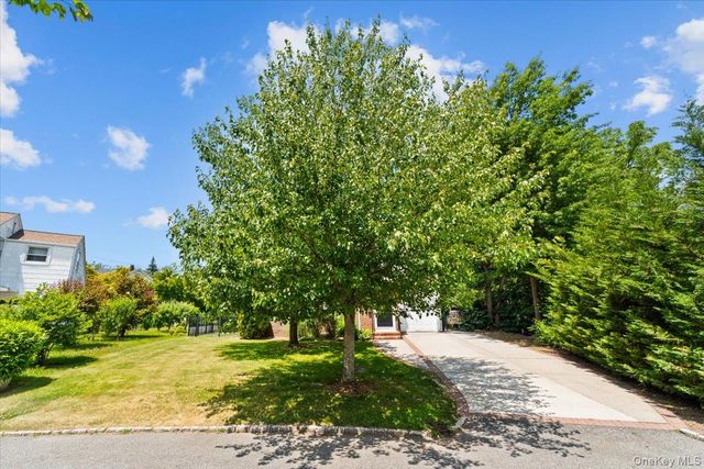 8 Park Circle, Great Neck, NY 11024