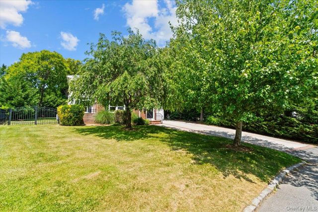 8 Park Circle, Great Neck, NY 11024