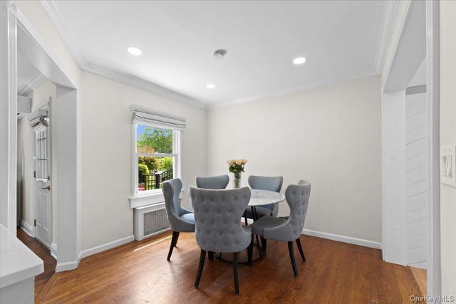 8 Park Circle, Great Neck, NY 11024