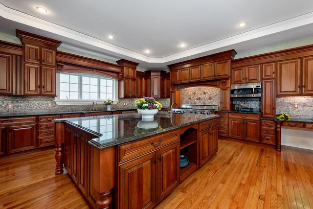 33 Winterberry Lane, Plymouth, NH 03264
