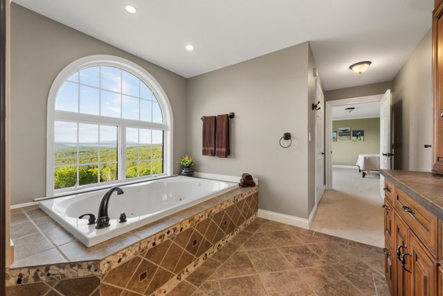 33 Winterberry Lane, Plymouth, NH 03264