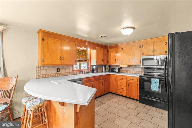 1021 HIGH ST, Hanover, PA 17331