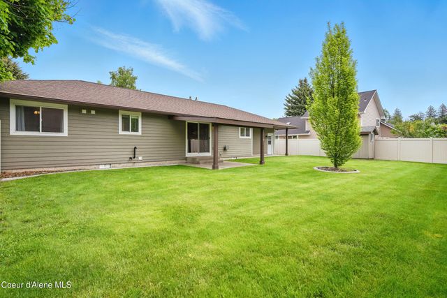 536 E Cloverleaf Dr, Hayden, ID 83835