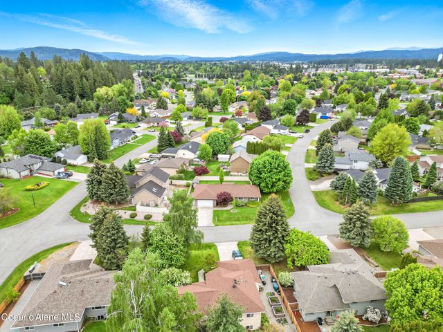 536 E Cloverleaf Dr, Hayden, ID 83835