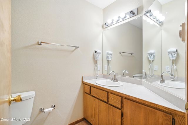 536 E Cloverleaf Dr, Hayden, ID 83835
