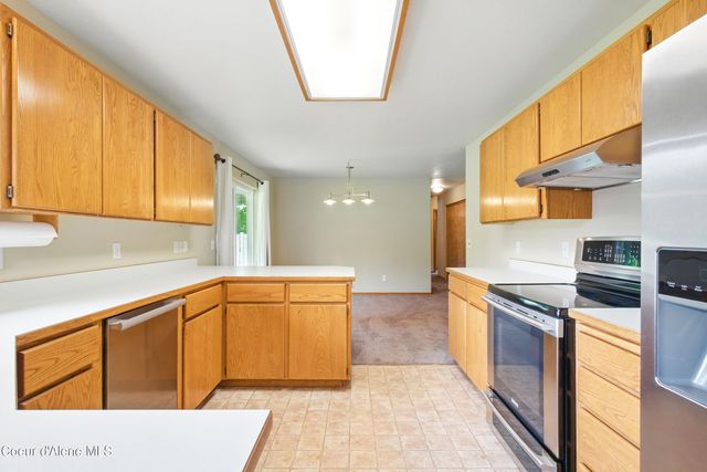 536 E Cloverleaf Dr, Hayden, ID 83835