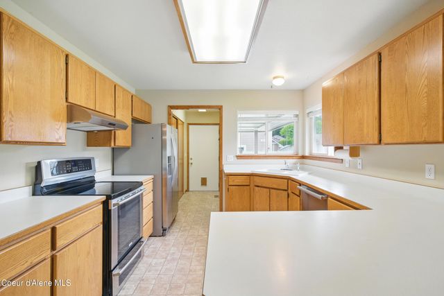 536 E Cloverleaf Dr, Hayden, ID 83835