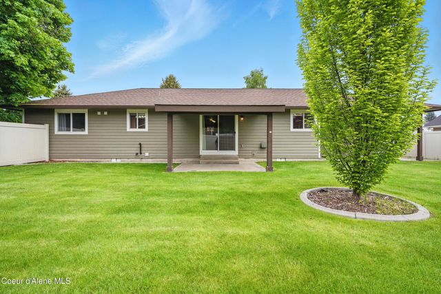 536 E Cloverleaf Dr, Hayden, ID 83835