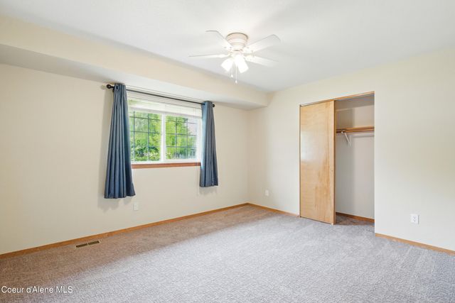 536 E Cloverleaf Dr, Hayden, ID 83835