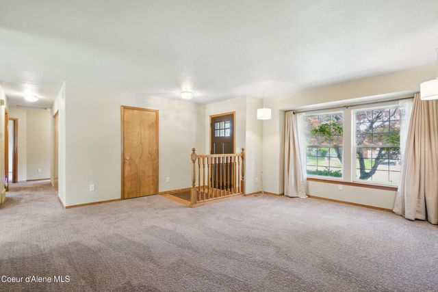 536 E Cloverleaf Dr, Hayden, ID 83835