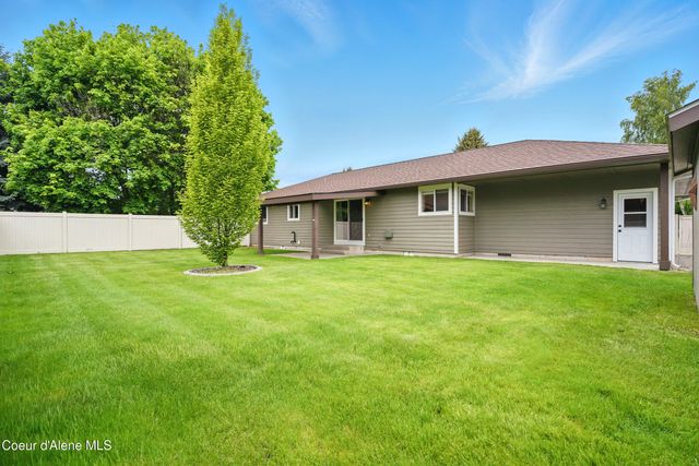 536 E Cloverleaf Dr, Hayden, ID 83835