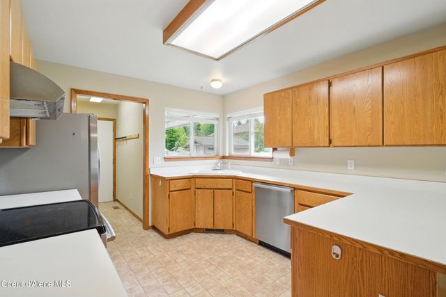 536 E Cloverleaf Dr, Hayden, ID 83835