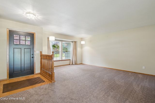 536 E Cloverleaf Dr, Hayden, ID 83835