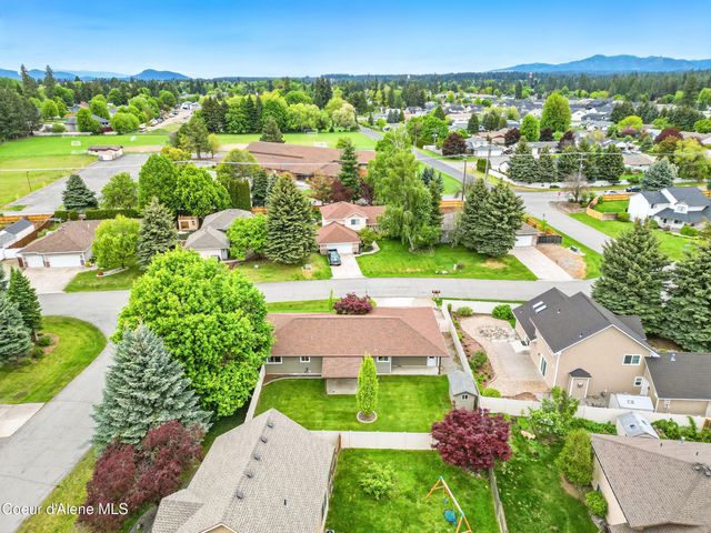 536 E Cloverleaf Dr, Hayden, ID 83835