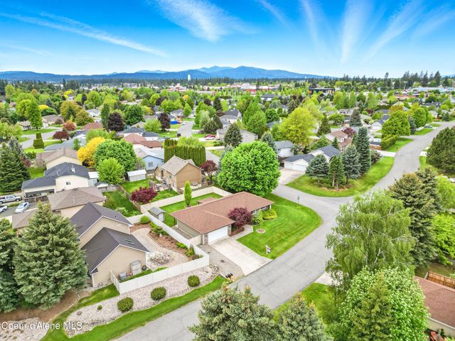 536 E Cloverleaf Dr, Hayden, ID 83835