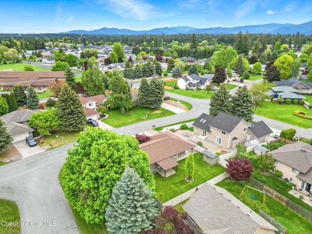 536 E Cloverleaf Dr, Hayden, ID 83835