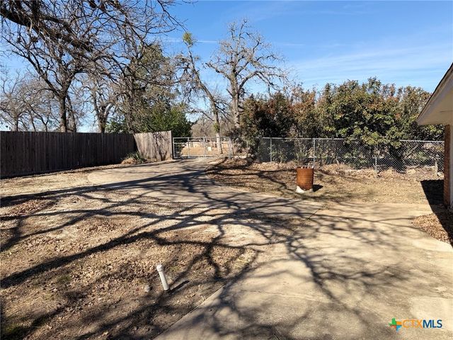 2603 W Main Street, Cameron, TX 76520