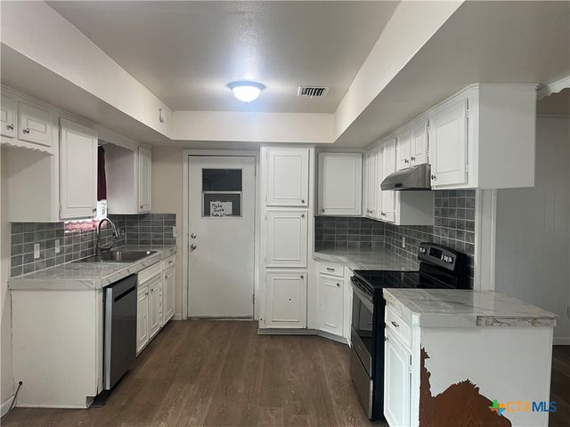 2603 W Main Street, Cameron, TX 76520