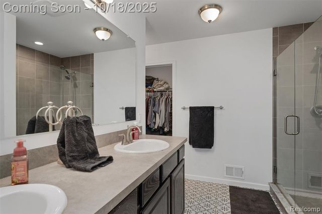 20330 Rambling Drive, Clinton Township, MI 48038