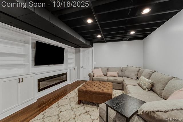 20330 Rambling Drive, Clinton Township, MI 48038