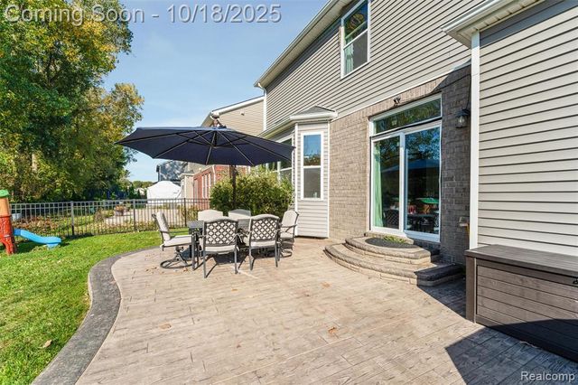 20330 Rambling Drive, Clinton Township, MI 48038