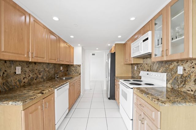 1000 Quayside Ter 1606, Miami, FL 33138