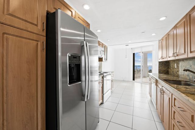 1000 Quayside Ter 1606, Miami, FL 33138