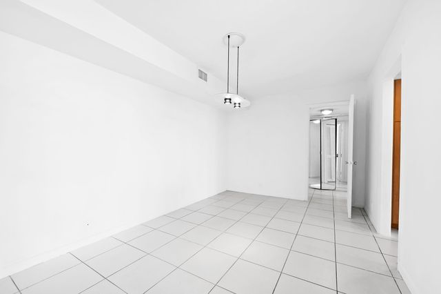 1000 Quayside Ter 1606, Miami, FL 33138