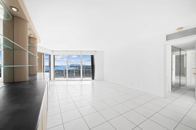 1000 Quayside Ter 1606, Miami, FL 33138