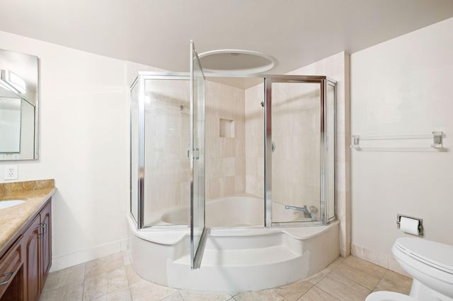 1000 Quayside Ter 1606, Miami, FL 33138