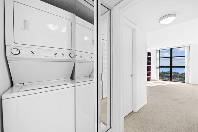 1000 Quayside Ter 1606, Miami, FL 33138