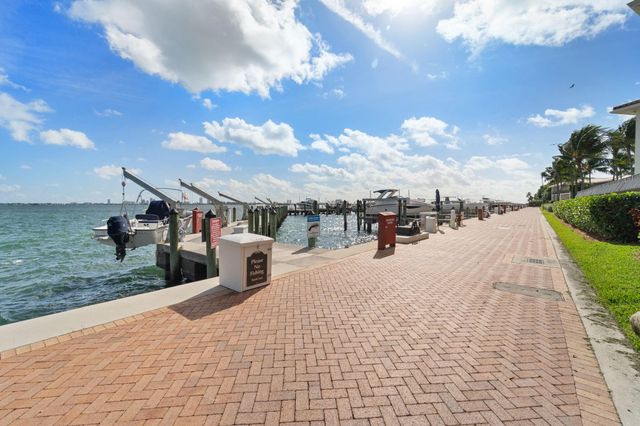 1000 Quayside Ter 1606, Miami, FL 33138