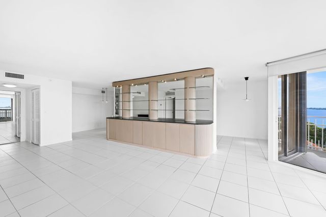 1000 Quayside Ter 1606, Miami, FL 33138