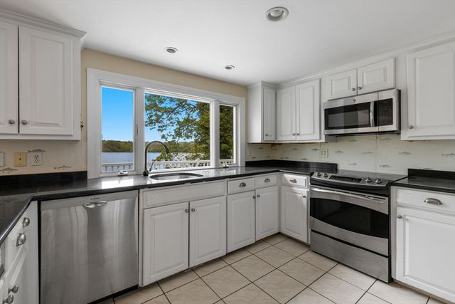 34 Featherbed Ln, Brewster, MA 02631