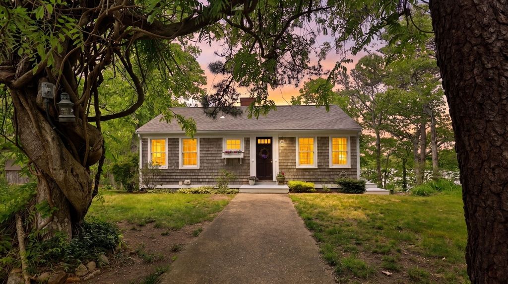 34 Featherbed Ln, Brewster, MA 02631